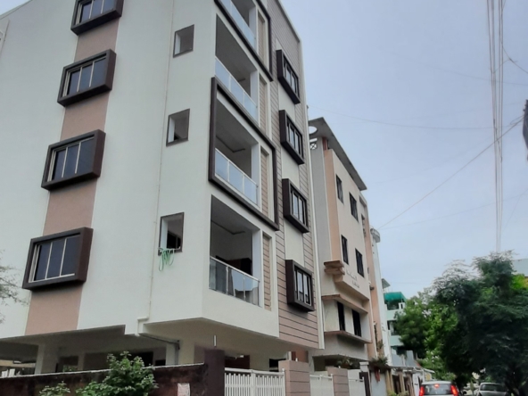 Ready Possession 2 BHK FLAT For Sale in Manish Nagar